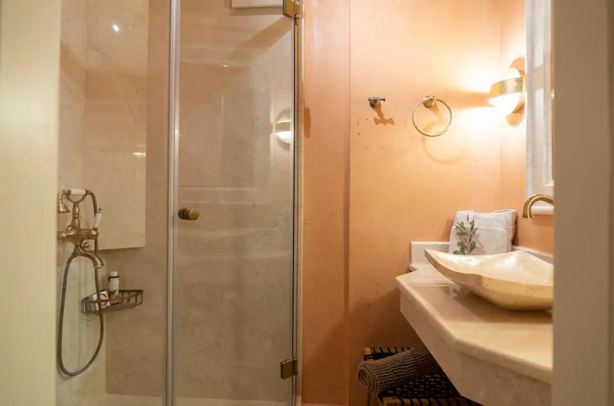 Unique Room With Indoor Pool & Attic Alli Meria المظهر الخارجي الصورة